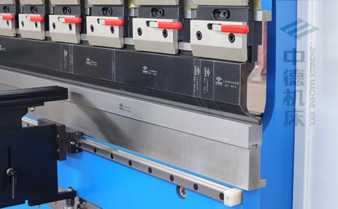 ZDPK-10025分段數控模具及高精度模具快夾，換模速度快5倍，加高型模托是門業(yè)制造專業(yè)配置.jpg